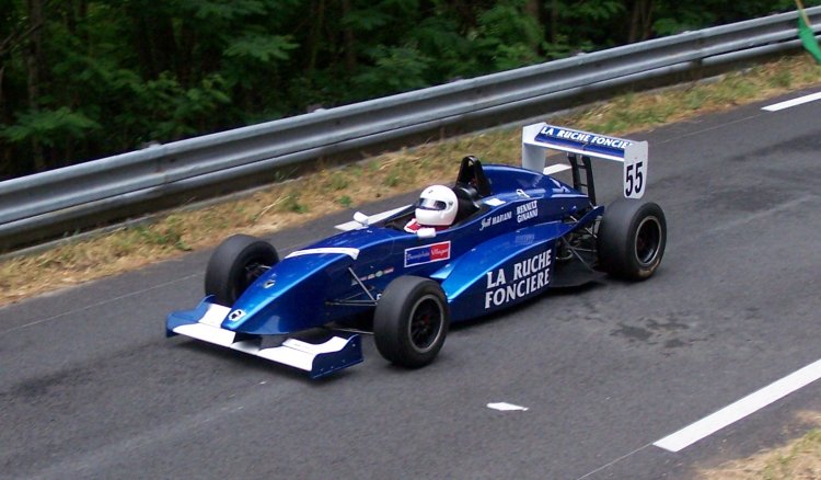 Jo�l Mariani sur sa Tatuus FR 2000