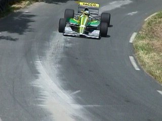 Bernard Chamberod sur sa Reynard de F3000 dans la 2 �me �pingle de la 3 �me mont�e