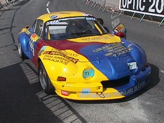 Marc Cotleur sur son Alpine A110 num�ro 221 en attente du d�part de la 2 �me mont�e